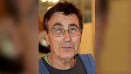 Antonio Pons Verges es uno de los referentes sin duda de la peluquería de nuestro país y de la época de los 70 cuando creara la firma de salones Ébano, y los 80, en pleno auge y esplendor