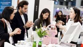 En los próximos meses, Cosmoprof se celebrará en Bangkok, Las Vegas, Hong Kong, Mumbai y Miami, antes de regresar a Bolonia del 20 al 23 de marzo de 2025