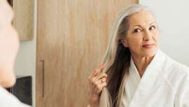 La noción de que el cabello largo es para la juventud es un mito. Te lo dejamos claro