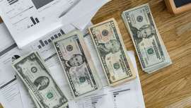 El presidente de LVMH, Bernard Arnault, sigue defendiendo su título como el hombre más rico del mundo en 2024, por delante de Elon Musk, segundo clasificado. Descubrimos el resto de nombres y posiciones 