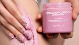 El primer paso para el cuidado de la piel empieza por este exfoliante, a base de sales minerales y aceites naturales, que exfolia, limpia y elimina las células muertas. Y al mismo tiempo, nutre e hidrata la piel