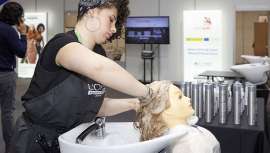 LOréal Professionnel patrocina Spain Skills desde sus inicios hace más de veinte años para apoyar la formación y el desarrollo profesional de jóvenes talentos en el sector de la peluquería