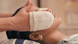 Seis años después de su creación, los guantes de Babette Switzerland, removedores de maquillaje de microfibra, están abriéndose camino en los spas de Dior