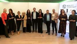 En un emocionado encuentro se reunió a una parte del sector, que disfrutó de una noche de gala a la que no faltó la posterior cena coktail, con la que dispensa la organización de los Beauty Contact, la revista Beauty Market