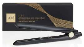 Con placas un 40% más estrechas consigue un peinado más preciso desde la raíz y es perfecta para trabajar con melenas cortas y flequillos