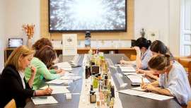 Durante nueve sesiones intensivas, el jurado ha seleccionado los perfumes top en las categorías Lifestyle,
Perfume del Año, Perfume Nicho, Perfume de Colección, Perfume de Hogar, Diseño y Campaña