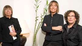 Carmen Lemus, Romi Aldoma y Rosa Comellas son el alma de New Look, una firma de gran éxito en nuestro país. Un éxito que, según ellas, se debe seguramente al buen hacer, a ser honestos, a amar al cliente y a implicarnos con él