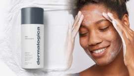 Conseguir una piel más suave y luminosa diariamente es posible gracias a este producto estrella que suma a su formulación ingredientes iluminadores como salvado de arroz, té blanco y regaliz y calmantes como la avena coloidal y la alantoína