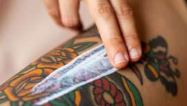 Stu Jolley, fundador de Stories & Ink, habla sobre el cuidado posterior y la fusión de los sectores de tatuajes y belleza