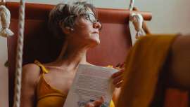 Se trata de un problema multifactorial que puede estar causado por cambios hormonales, problemas de sueño, estrés, un ritmo de vida acelerado y otros factores relacionados con la edad