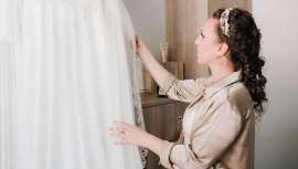 Los expertos explican qué peinados realizar con rizos para la temporada de eventos y celebraciones, con recogidos menos elaborados y más fluidos, que derrochan frescura, juventud y personalidad