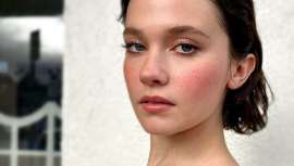 El Boyfriend Blush se originó en los años 90 y su estética juega con un aspecto mucho más natural y sonrojado, que reproduce el aire en las mejillas tras un partido de rugby 