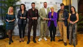 En un ambiente íntimo y con la emoción a flor de piel, los galardonados recogieron los premios que reconocen su labor y trayectoria en la industria de la belleza