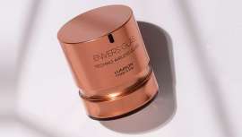 Revolucionando el concepto clásico de frascos de plástico, Envers Glas encapsula estética, tecnología y funcionalidad en un sistema sin aire de alto rendimiento