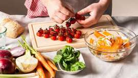 Si quieres lucir un bronceado envidiable este verano la nutricionista Salena Sainz, fundadora de Naturae Nutrición, recomienda empezar a incluir estos alimentos en la dieta desde hoy