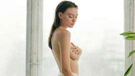 Hablamos con la doctora María José Castro Veiga, especialista en Cirugía Plástica, Estética y Reparadora, quien nos explica las principales causas, además de detallarnos cómo se puede prevenir y tratar para recuperar su apariencia