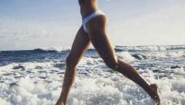 Aunque ambas intervenciones comparten el objetivo de eliminar depósitos de grasa, difieren en sus enfoques y aplicaciones. La Dra. Eva Lumbreras, cirujano plástico, desglosa las peculiaridades y aplicaciones de ambas técnicas 