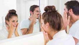 La limpieza facial es la base del buen estado de la piel y de que los tratamientos posteriores sean efectivos. Si no existe esta limpieza diaria, la piel del rostro no tendrá luminosidad ni buen aspecto