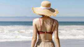 Con la temporada estival a la vuelta de la esquina, decir adiós al acné en la espalda nunca había sido tan fácil. Descubre cómo Acniben Body Spray de ISDIN puede transformar tu piel, dejándola suave y uniforme