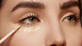 Una técnica viral propone marcar el contorno antes de aplicar la base de maquillaje para un acabado natural y sutil. La maquilladora Cristina Lobato revela los beneficios de este método utilizado por profesionales