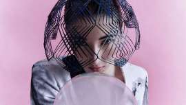 Tras conquistar la categoría de Vanguardia en las últimas tres ediciones de los Premios Fígaro, el peluquero ovetense Manuel Mon ha recibido una nueva nominación, esta vez por su colección Nihongami