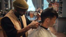 La marca pionera de la industria celebra el profundo impacto de la conexión en cada corte de pelo, empoderando a los profesionales y transformando sus vidas