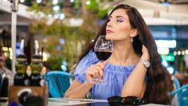 ¿Tienes una cena de verano y no sabes cómo maquillarte? El prestigioso 
 maquillador David Francés te ofrece consejos para un look fresco, luminoso y natural