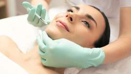 La medicina estética avanza hacia un enfoque más ético y sostenible, priorizando el bienestar del paciente y el respeto al medio ambiente. Clínica Trevi nos muestra cómo estas prácticas están redefiniendo la industria