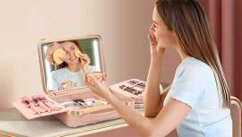 El nuevo estuche de maquillaje con espejo inteligente LED de Qihui Beauty Cases combina tecnología avanzada y diseño elegante, ideal para los profesionales del maquillaje