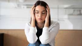 Estrés y la ansiedad pueden afectar a la salud de la piel más de lo que crees. Las expertas nos cuentan cómo se manifiesta y cómo podemos solucionarlo