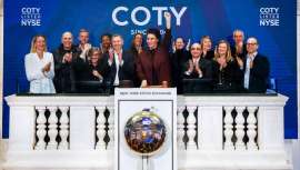 Coty incrementa sus ventas un 10% en 2023/2024, pero sus ganancias netas caen drásticamente. La compañía anticipa crecimiento sostenido para el próximo año fiscal.