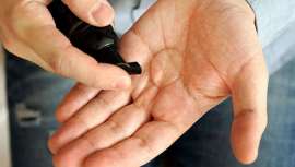 Un nuevo anticonceptivo masculino transdérmico, actualmente en ensayo clínico, promete convertirse en una opción adicional junto al preservativo y la vasectomía, con resultados preliminares prometedores pero algunos efectos secundarios