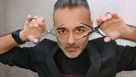 El peluquero, natural de Camariñas y conocido por haber desarrollado el Sistema Ambidextra de corte con dos manos, se hizo con el distintivo en la modalidad de Mejor estilista en 2021 y fue nominado en la misma categoría en 2022