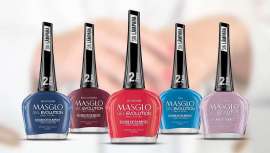 La nueva colección Estilo de Masglo llega con 5 tonos irresistibles que reflejan tu personalidad: Distinguida, Cool, Encantadora, Revolucionaria y Refinada. Con un secado rápido en 5 minutos y una duración de hasta 12 días