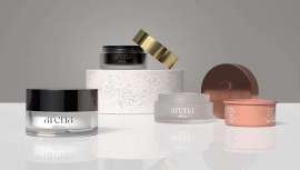 El nuevo y emblemático frasco de Quadpack destaca por su llamativa forma, su ergonomía y su fácil rellenado