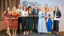Los mejores profesionales dentro del sector estético de la región valenciana recogieron sus galardones en una gala donde reinó la emoción y el agradecimiento de los homenajeados
