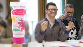 Salerm Cosmetics lanza Salerm 21 Pink Edition, una edición especial diseñada por La Casa de Carlota para apoyar la investigación contra el cáncer de mama. Por cada unidad vendida, se donará 1 euro a esta causa