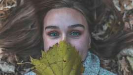 La bajada de las temperaturas en la estación de otoño, los ambientes secos y con calefacción y la mayor exposición a luz artificial (especialmente por pantallas) pueden empeorar la salud ocular