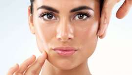 Consigue el efecto piel de cristal en solo 7 pasos con Ma belle Clinique. Descubre el secreto detrás de un cutis radiante, luminoso y suave, inspirado en las alfombras rojas y las tendencias coreanas