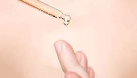 Ni el retinol es malo ni va a dejar de existir. Si tenías dudas sobre cómo afecta la nueva normativa europea a tu suero de retinol y al cuidado de tu piel, has caído en el contenido adecuado