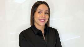 Peluquera de vocación, formada en el salón de Jorge Rubín en Vigo, esta excelente profesional compagina su labor de educadora en la Advanced Academy de I.C.O.N. con la de comercial, con una ilusión y perseverancia que se multiplican con el tiempo