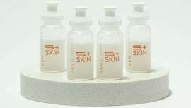 Se sirve de 2 activos botox like y de biotecnología de última generación para borrar las arrugas, redefinir el contorno, aclarar las manchas, generar colágeno e iluminar la piel