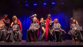 Esta nueva idea, es una experiencia participativa que promete más que un show y un espectáculo. Creatividad, arte y glamour, combinado con las últimas tendencias en peluquería