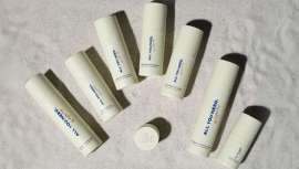 La nueva gama de lujo para el cuidado de la piel de la aclamada Dra. Gloria Mang se fabrica y decora en las instalaciones alemanas de Quadpack