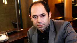 Innovador, rompedor, visionario. Son algunos de los rasgos de este gran estilista que ha sabido crearse una gran reputación en el sector de la peluquería. A sus salones de Barcelona acuden las cabezas más exclusivas