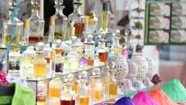 El auge de formulaciones genderless y el uso de ingredientes naturales como musgo, oud y yuzu reflejan una apuesta por la diversidad y el lujo responsable