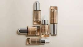 Lumson presenta su nueva colección Absolute, una línea de elegantes botellas de vidrio inspiradas en Mocha Mousse, el color del año 2025 de Pantone, que combina diseño minimalista con sofisticación atemporal