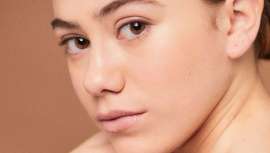 Los peelings enzimáticos son una alternativa suave y natural para renovar la piel, eliminando impurezas y promoviendo su regeneración sin causar irritaciones