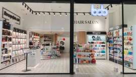 La cadena de productos de cuidado capilar cambia de local en el centro comercial Parc Central de Tarragona, ofreciendo un espacio más amplio que también incluye salón de peluquería