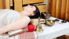 Las terapias sensoriales y alternativas están transformando el sector del bienestar, ofreciendo experiencias únicas que promueven el equilibrio emocional y físico, y posicionando a los salones innovadores como líderes en esta tendencia